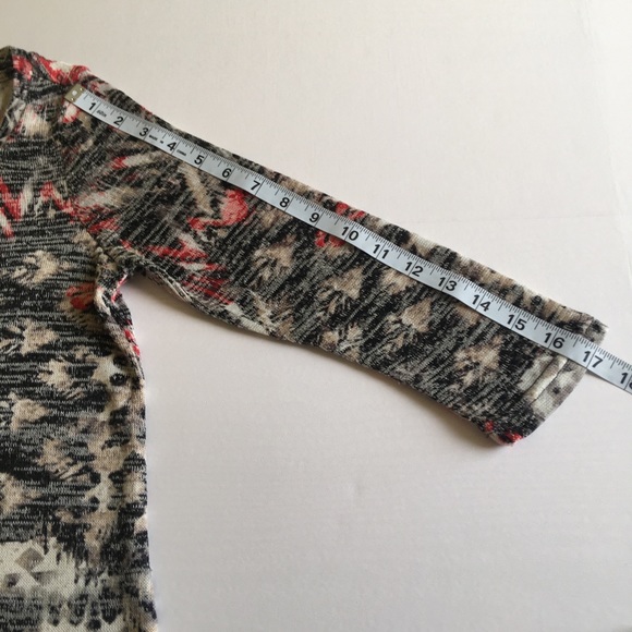 French Laundry Top Floral Size Small 3/4 sleeves V shaped hem - Picture 10 of 10